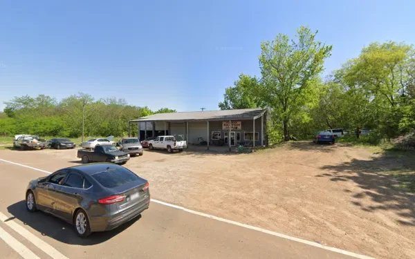 Fred Saxton Garage - photo 3