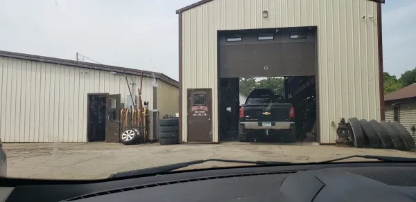 Pine Center Tire And Towing - photo 4