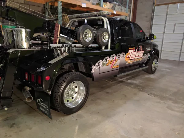 Midway Towing and Recovery - photo 3