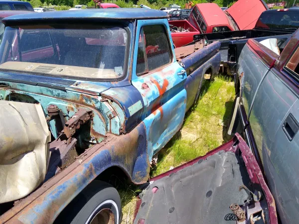Trout's Auto Recycling - photo 2