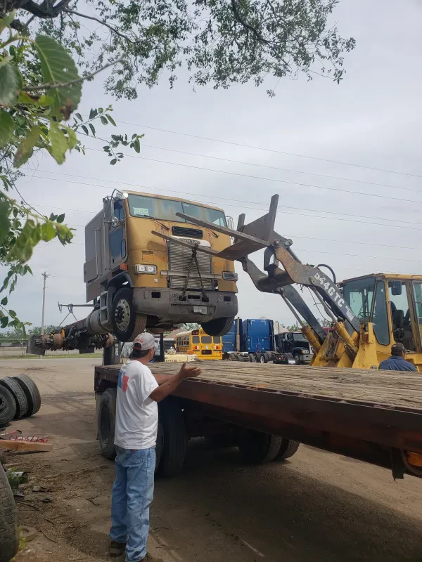 R & T Salvage And Used Cars - photo 2