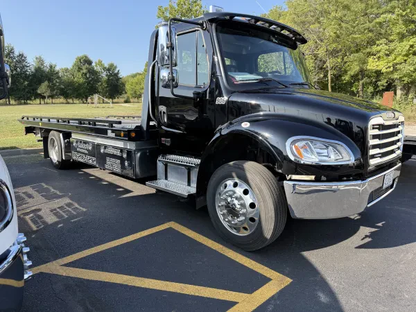 Hooker's Towing - photo 3
