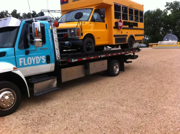 Floyd's Towing & Wrecker Service - photo 3