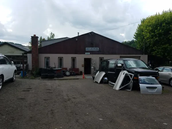 Rocky's Auto Wrecking - photo 2