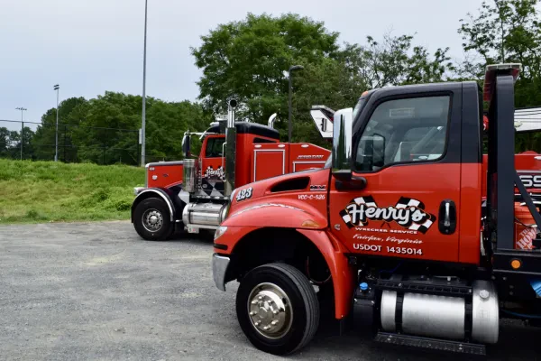 Henry's Wrecker Service - photo 2