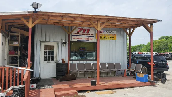 711 Used Parts Warehouse, Inc. - photo 2