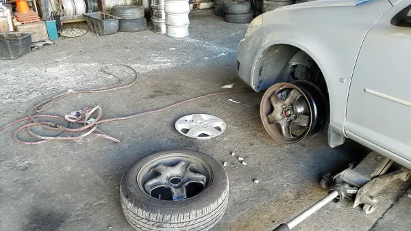 Universal Used Auto Parts - photo 2