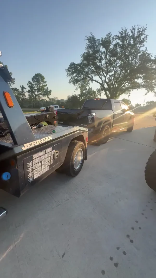 Roadside Emergency Vehicle Wrecker & Towing - photo 2