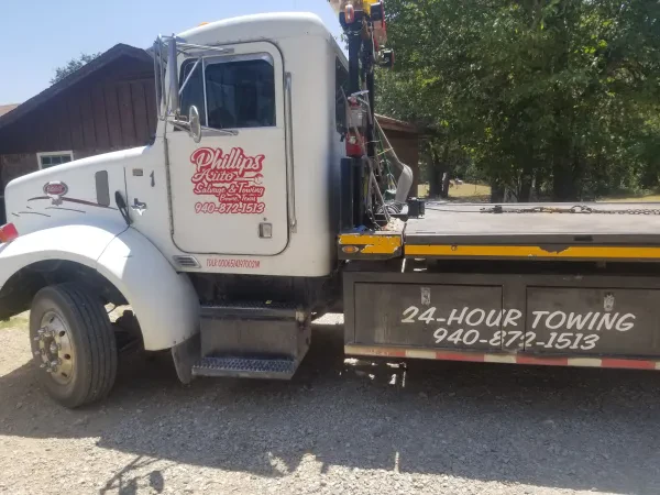 Phillips Auto Salvage & Towing service - photo 2