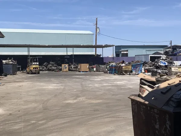 Oso's Wrecking Recycling LLC - photo 3