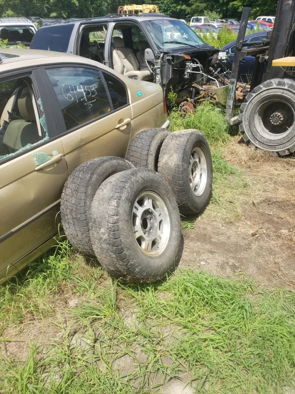 Threesome auto salvage - photo 2