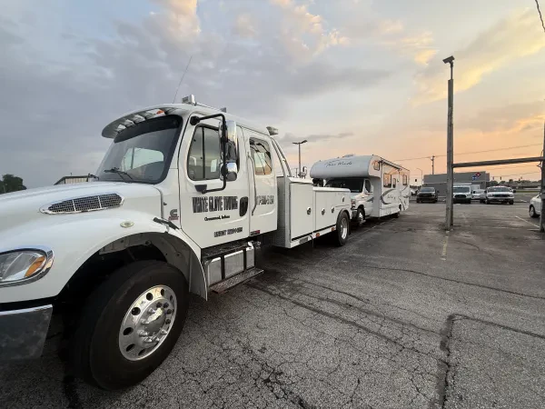 White Glove Towing Service Greenwood Tow Truck First And Fastest - photo 3