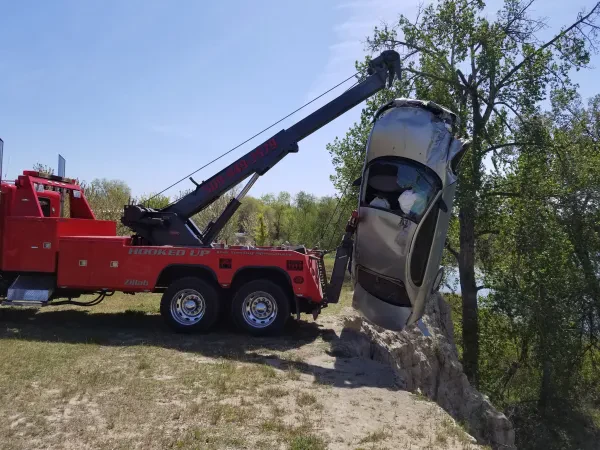 Hooked Up Towing - photo 2