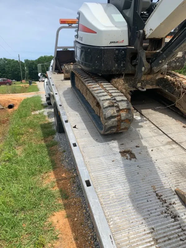 Hooked Up Towing & Recovery, LLC - photo 3