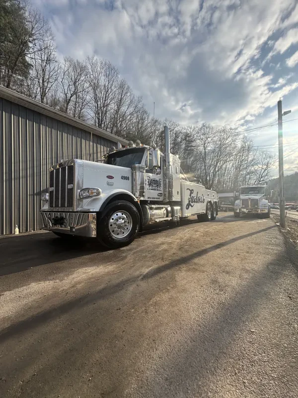 Laxton's Auto Repair & Wrecker Service - photo 4
