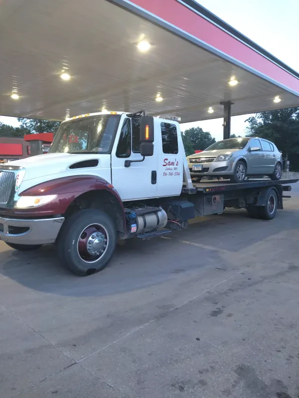 Sam's Tow Body Glass & Auto Repair - photo 2