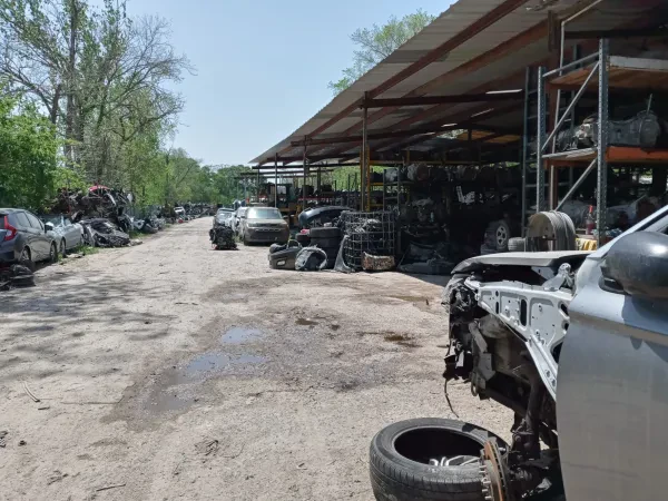 Fuentes Auto Parts - photo 2
