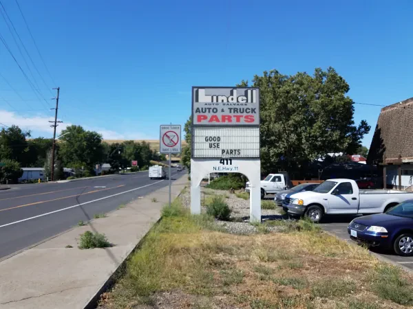 Lindell's Auto Salvage - photo 2
