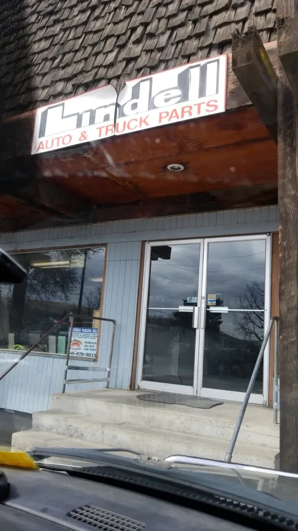 Lindell's Auto Salvage - photo 3