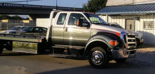 La Uno Towing & Recovery - photo 4