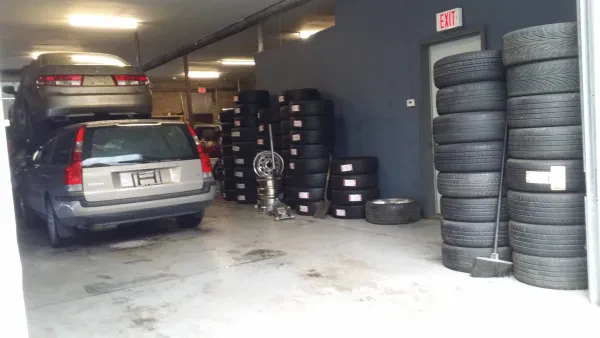 Golden Aztlan Auto Tech - photo 3