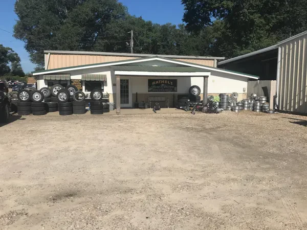 C & R ( Rathel's) Auto Parts & Collision, LLC - photo 2