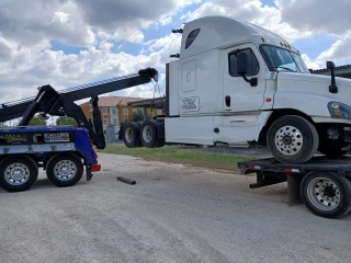 Alanis Wrecker Service