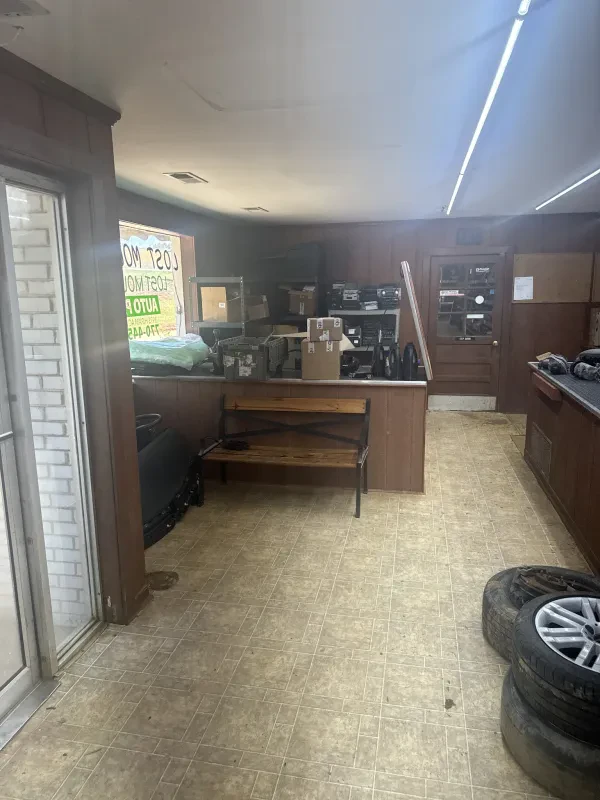 LOST MOUNTAIN AUTO PARTS - photo 4