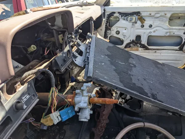 UAPI Auto Parts "We Buy Cars” - photo 4