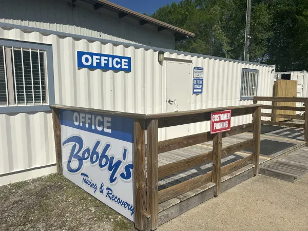 Bobbys Towing & Recovery - photo 2