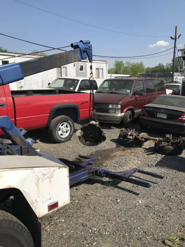 DAVES AUTO AND TOWING - photo 3