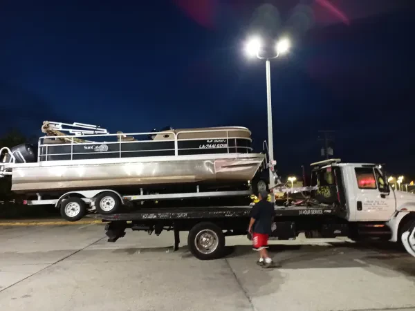 Hook'em Up Towing and Recovery Services LLC - photo 3