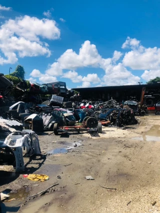 Sixto Junk Yard