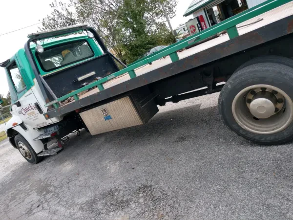 Chuck's Towing - photo 4