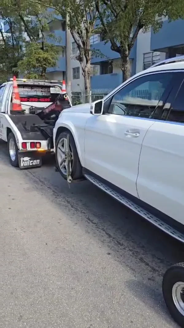 J & J Towing - photo 2