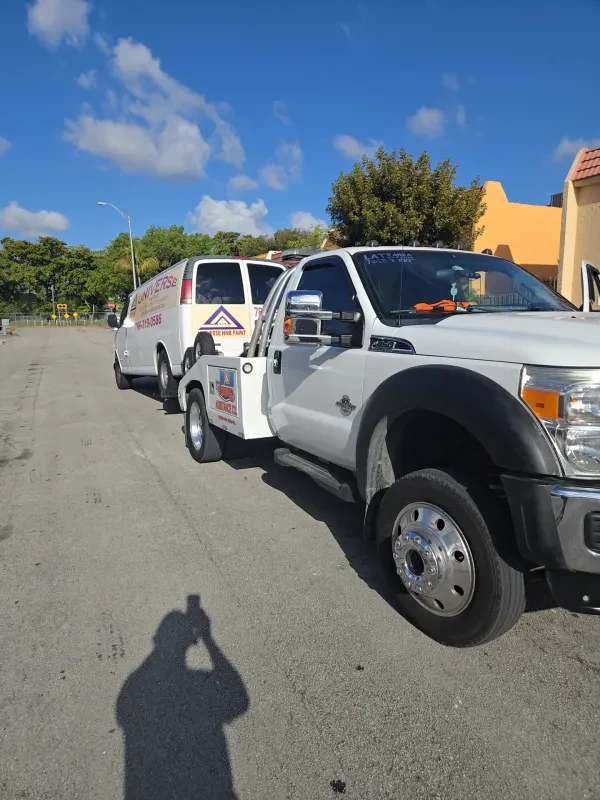 J & J Towing - photo 3