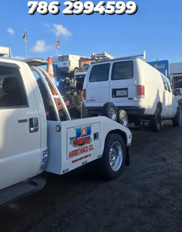 J & J Towing - photo 4