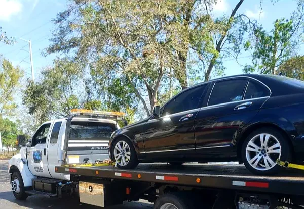 Rosario's Towing & Emergency Roadside Services - photo 2