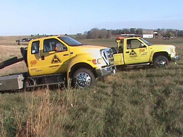 Lightning Towing - photo 3