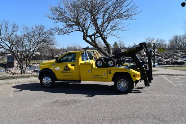 Lightning Towing - photo 4