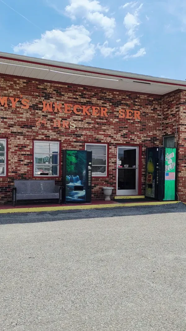 Tommy's Wrecker Service - photo 3