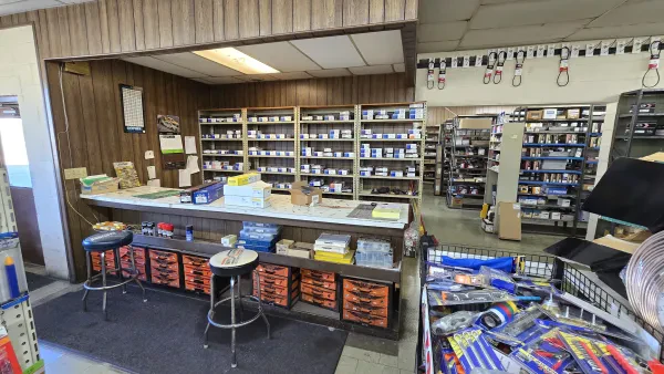 Globe Auto Supply - photo 2