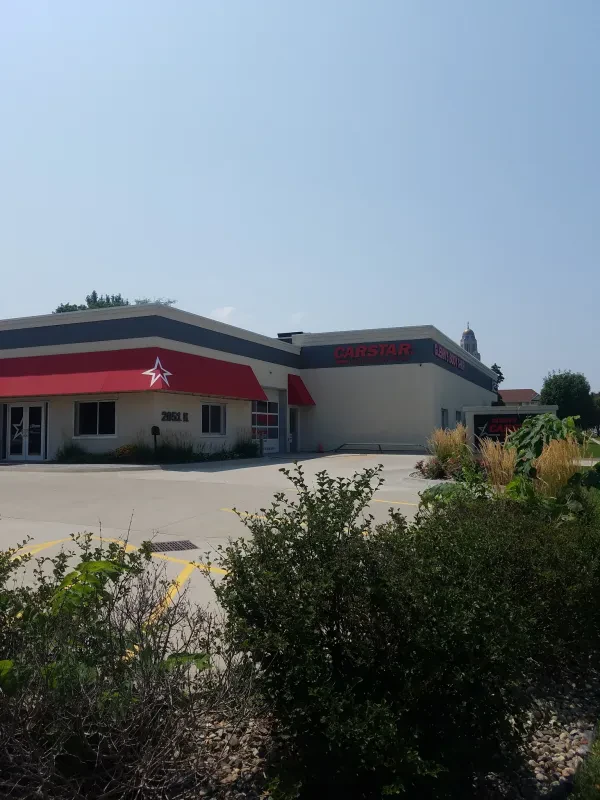Glenn's CARSTAR Body Shop - photo 3