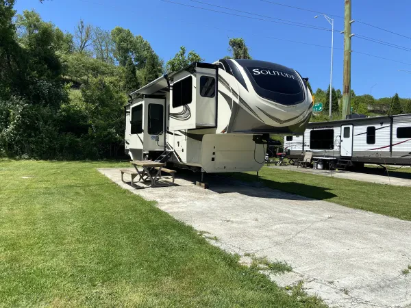 Wilson's Riverfront RV Park - photo 2