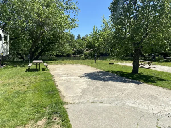 Wilson's Riverfront RV Park - photo 3
