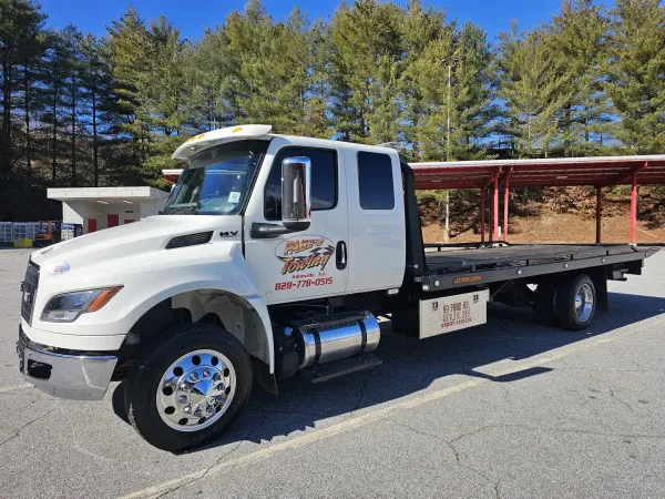 Page's Towing - photo 2