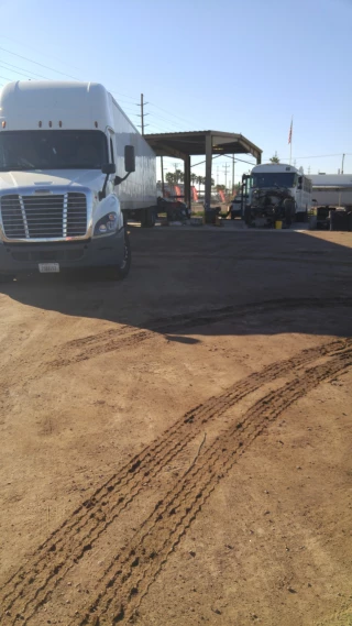 Mias Mobile Truck Repair and Towing