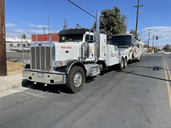 Castellano's Towing Services - photo 2
