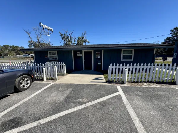 DeeWay Towing and Storage - photo 3