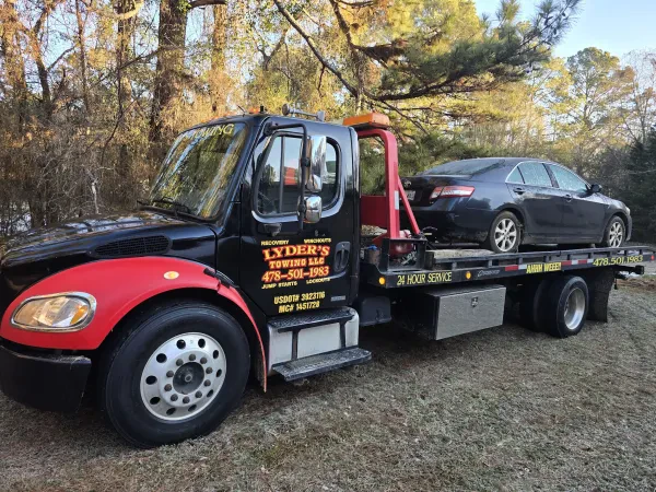 Lyder's Towing LLC - photo 4